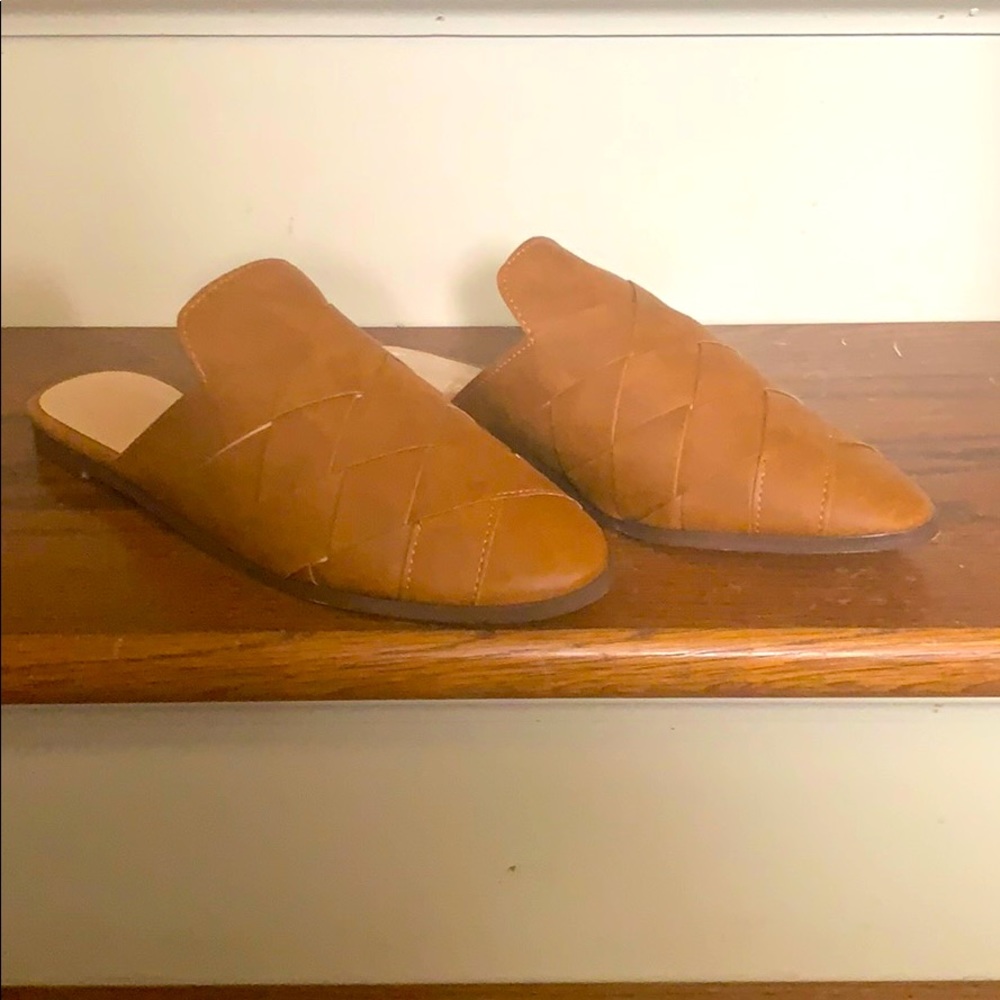 New Chase + Chloe woven slides size 8